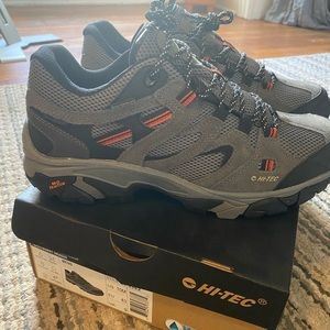 Waterproof hiking shoes